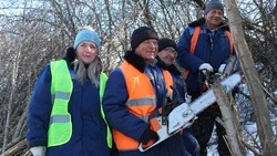 Сельские труженики ЖКХ в Старом Осколе занялись благоустройством территории