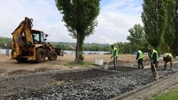 Благоустройство второй очереди набережной реки Осколец продолжилось в Старом Осколе