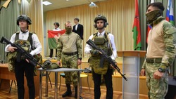 Бойцы территориальной самообороны провели уроки мужества и безопасности в старооскольской школе