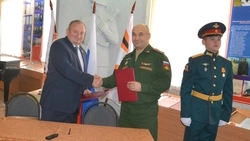 Делегация из Старого Оскола посетила воинскую часть в Грайвороне