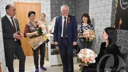 Владимир Жданов и Алексей Мирошник навестили оскольчанку Марию Кирееву