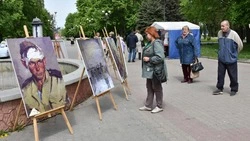 Передвижная выставка картин «Война на холсте» прошла в Старом Осколе