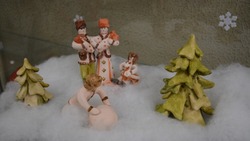 Выставка «Волшебный мир новогодних историй» открылась в старооскольском краеведческом музее