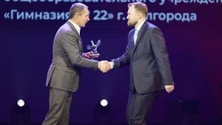 Вячеслав Гладков вручил награды финалистам и победителю регионального конкурса «Учитель года России»