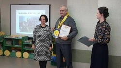 Сергей Иванов подарил старооскольской Центральной детской библиотеке № 7 новые окна