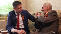 Глава администрации Старооскольского горокруга побывал в гостях у ветерана войны в День Победы