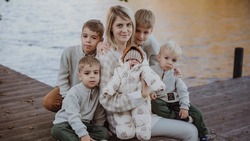 Мама пятерых мальчиков рассказала о своих детях в День сыновей