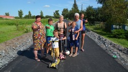 Жители села Городище поблагодарили Андрея Чеснокова за отремонтированную дорогу