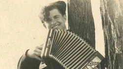 Аккордеон Юрия Ивановича Русиновича передали в Старооскольский краеведческий музей