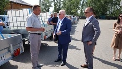 Девятнадцать сельских территорий оснастили пожарными модулями на прицепах