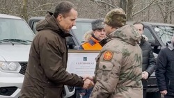 Вячеслав Гладков вручил ключи от внедорожников командирам батальонов территориальной самообороны